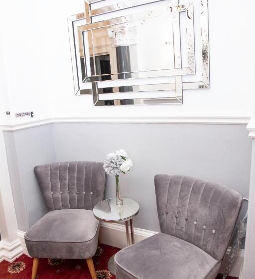 تختخواب و صبحانه The Kynance House On Plymouth Hoe ,26 Ensuite Rooms