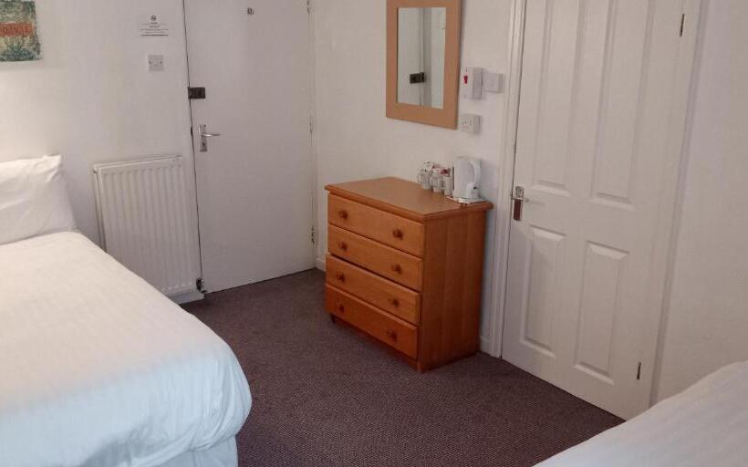 تختخواب و صبحانه The Kynance House On Plymouth Hoe ,26 Ensuite Rooms