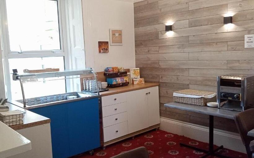 تختخواب و صبحانه The Kynance House On Plymouth Hoe ,26 Ensuite Rooms