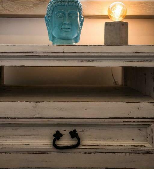 مسافرخانه Sandhi House  Yoga & Wellness