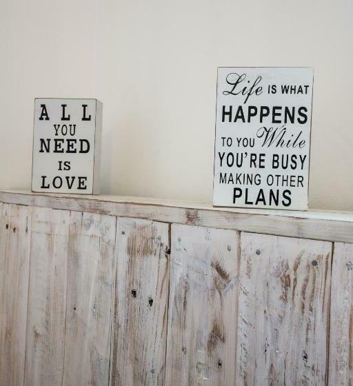 مسافرخانه Sandhi House  Yoga & Wellness