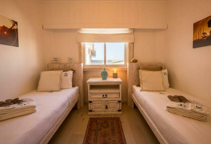 مسافرخانه Sandhi House  Yoga & Wellness