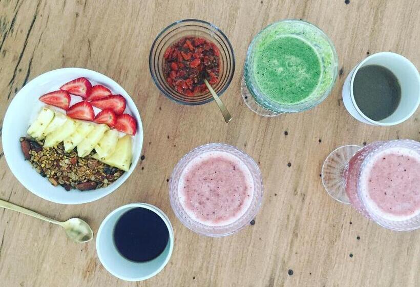 مسافرخانه Sandhi House  Yoga & Wellness