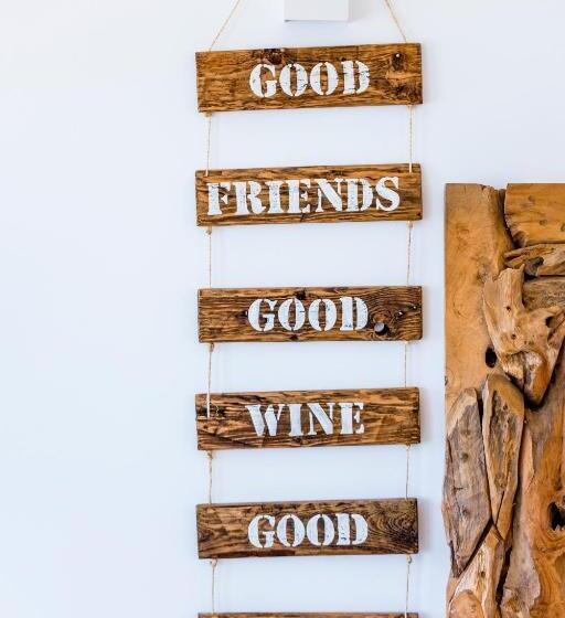 مسافرخانه Sandhi House  Yoga & Wellness