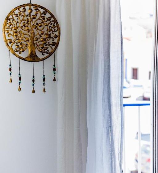 مسافرخانه Sandhi House  Yoga & Wellness