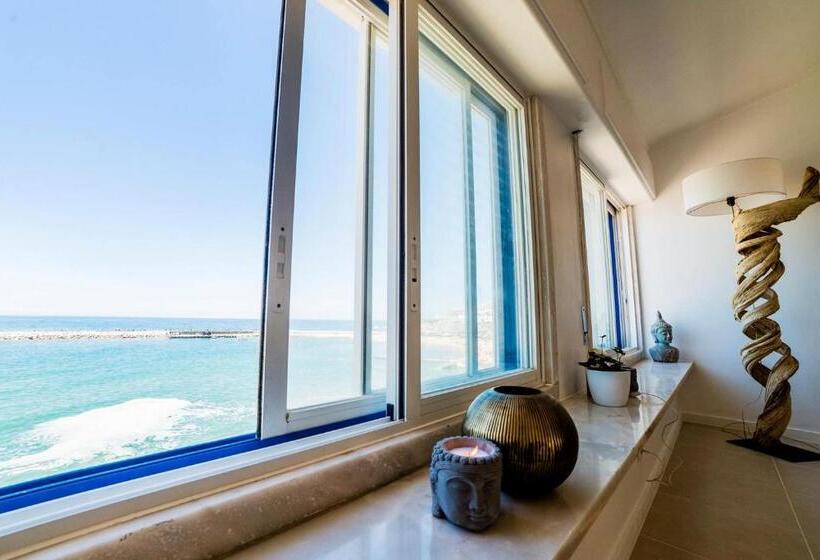 مسافرخانه Sandhi House  Yoga & Wellness