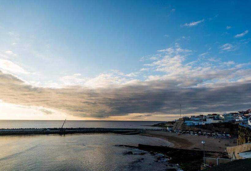 مسافرخانه Sandhi House  Yoga & Wellness