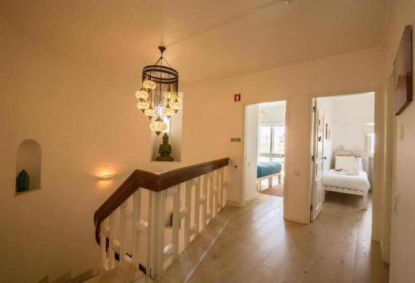 مسافرخانه Sandhi House  Yoga & Wellness