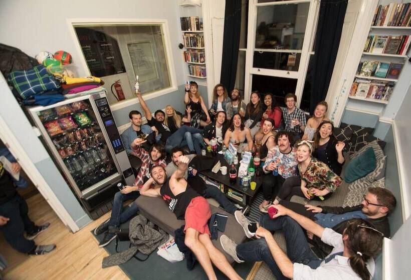 Отель Astor Kensington Hostel