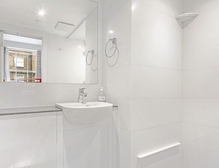 Отель Astor Kensington Hostel