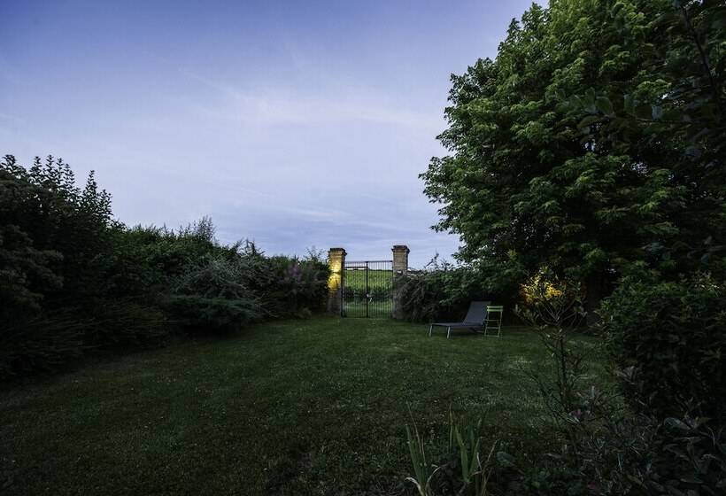 فندق Hôtel Restaurant Le Château De Besseuil, Mâcon Nord   Teritoria