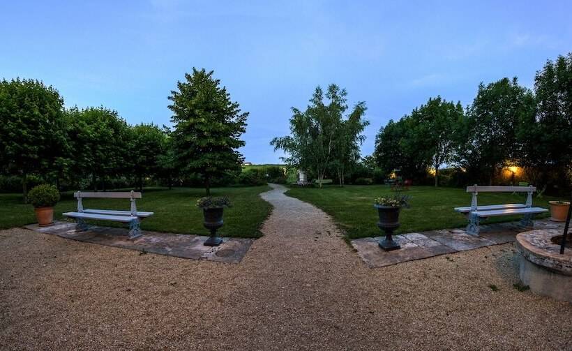 فندق Hôtel Restaurant Le Château De Besseuil, Mâcon Nord   Teritoria