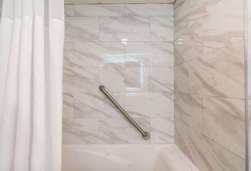 فندق Clarion Pointe South Boston  Danville East