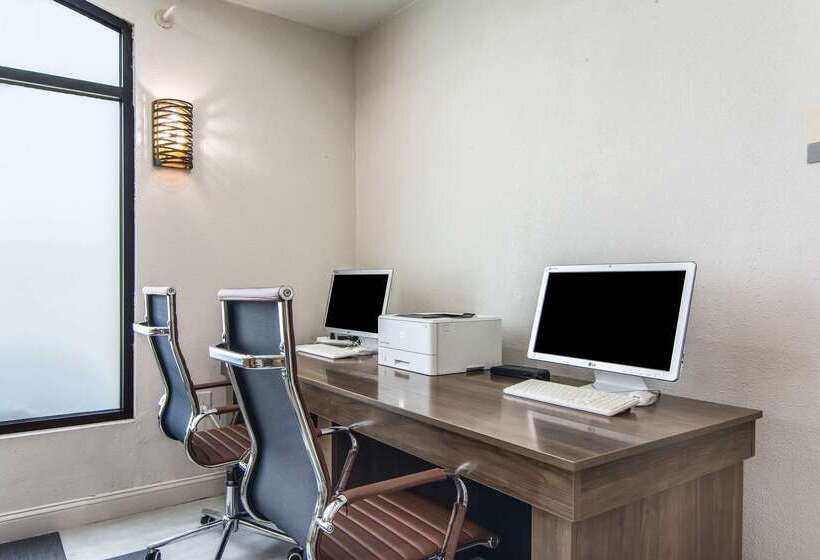 فندق Clarion Pointe South Boston  Danville East