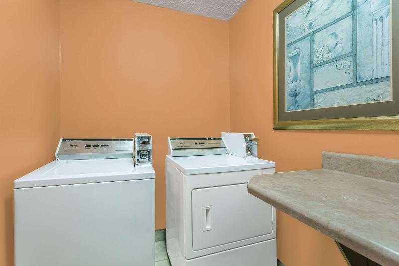 فندق Clarion Pointe South Boston  Danville East