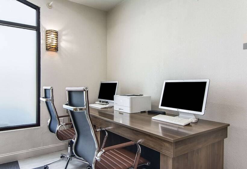 فندق Clarion Pointe South Boston  Danville East