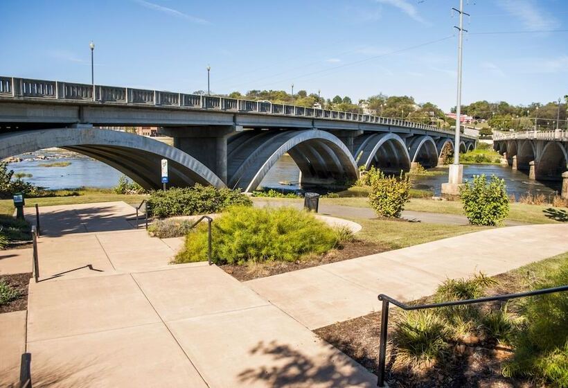 Отель Clarion Pointe South Boston  Danville East