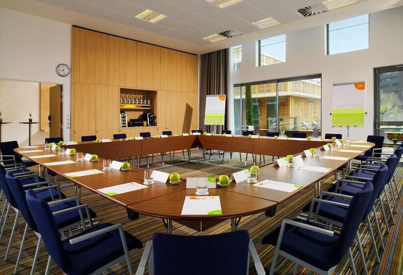 Отель Courtyard By Marriott Montpellier