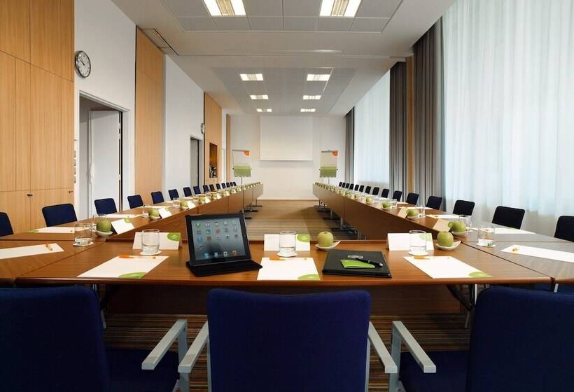 Отель Courtyard By Marriott Montpellier