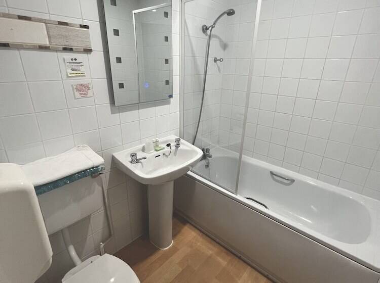 בית מלון כפרי Eastbourne Riviera