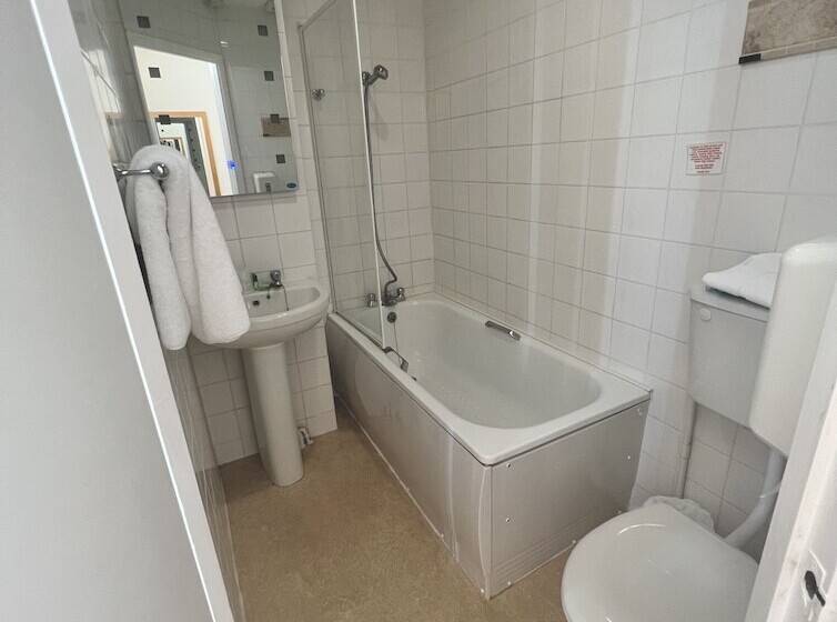 בית מלון כפרי Eastbourne Riviera