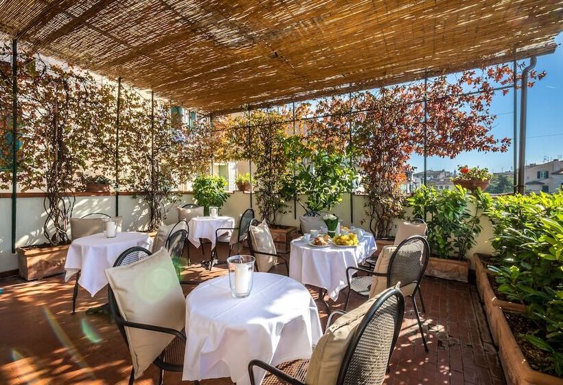 هتل Emma Small Luxury