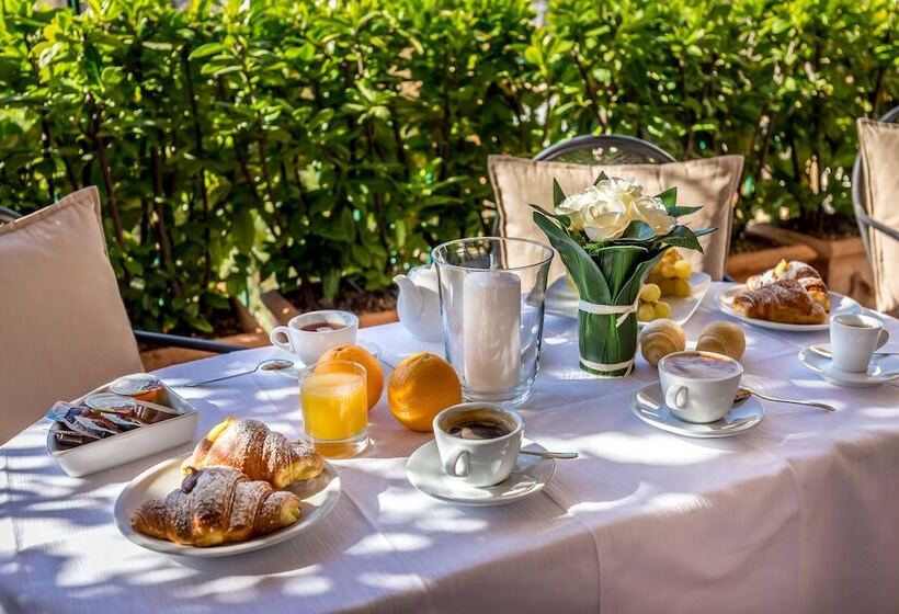 هتل Emma Small Luxury