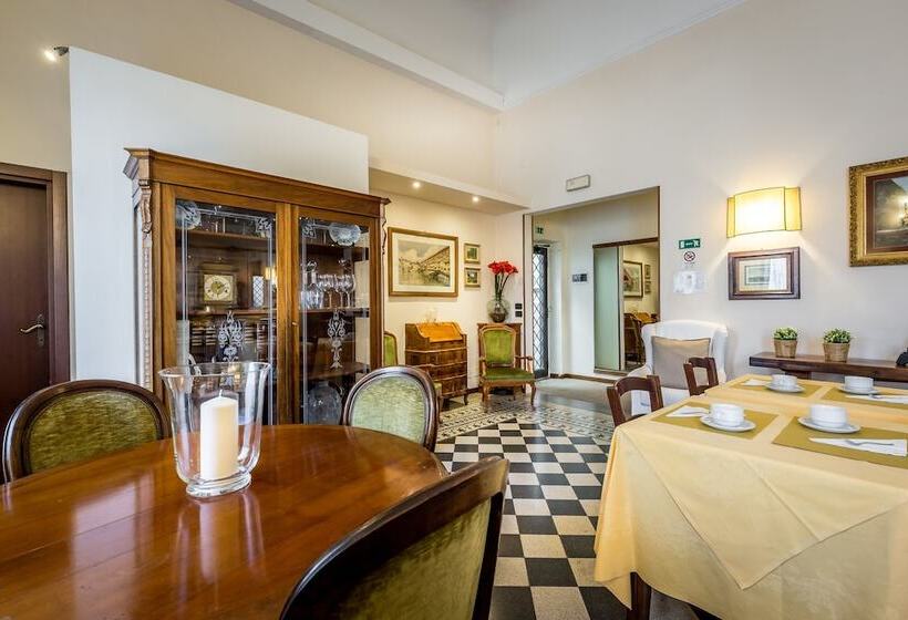 هتل Emma Small Luxury