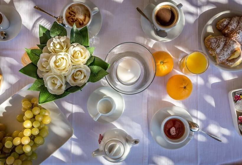 هتل Emma Small Luxury