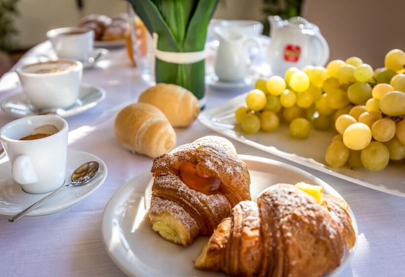 هتل Emma Small Luxury