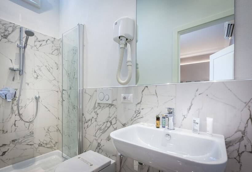 هتل Emma Small Luxury