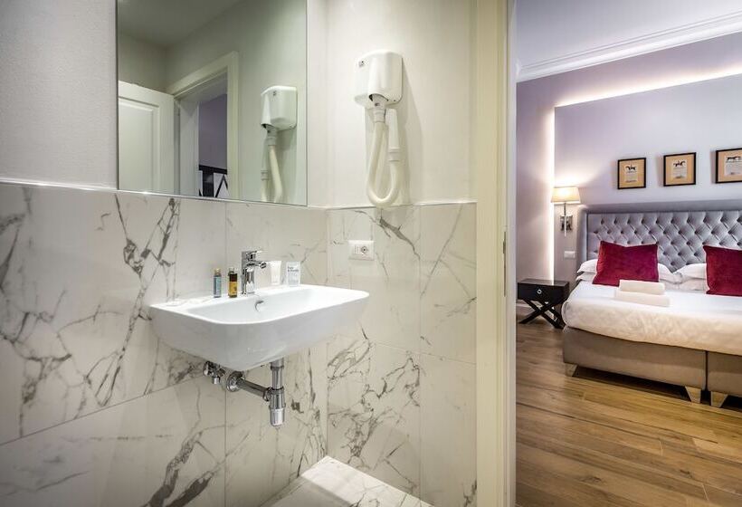 هتل Emma Small Luxury