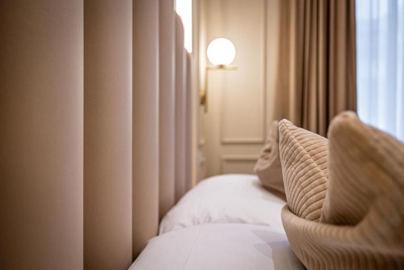 هتل Emma Small Luxury