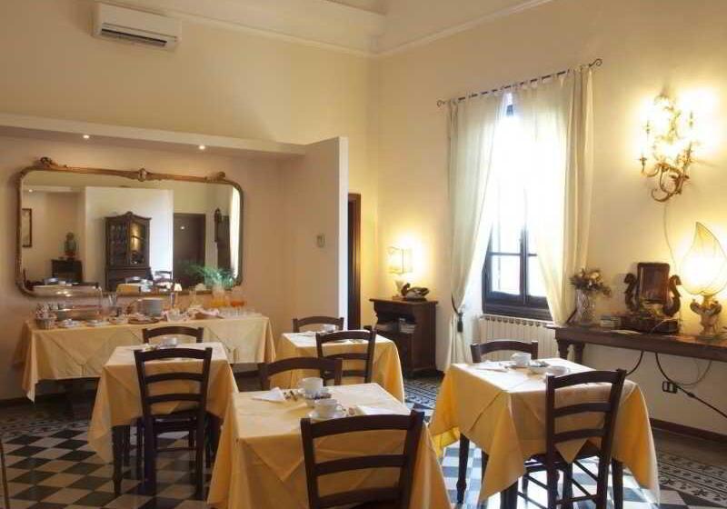 هتل Emma Small Luxury