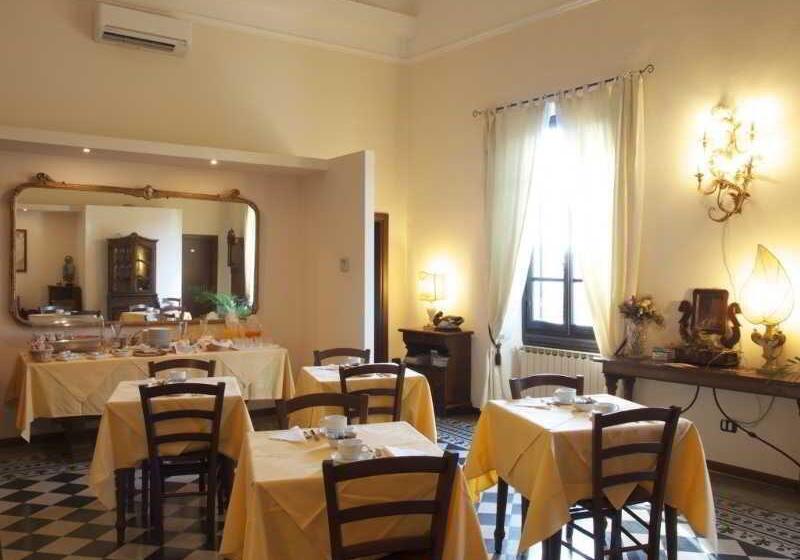 هتل Emma Small Luxury