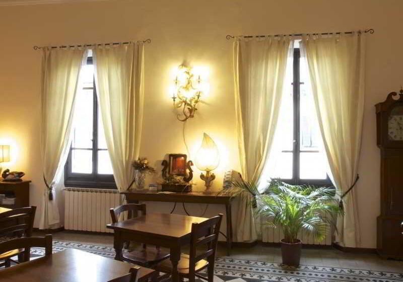 هتل Emma Small Luxury