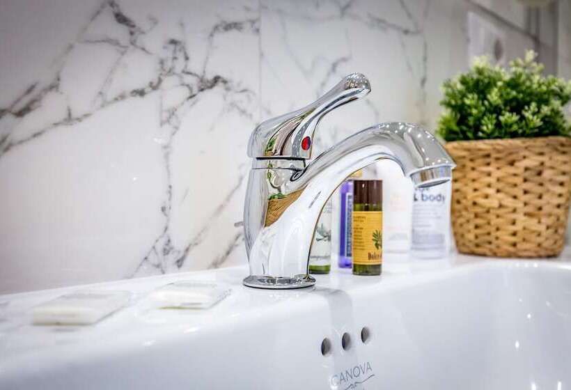 هتل Emma Small Luxury