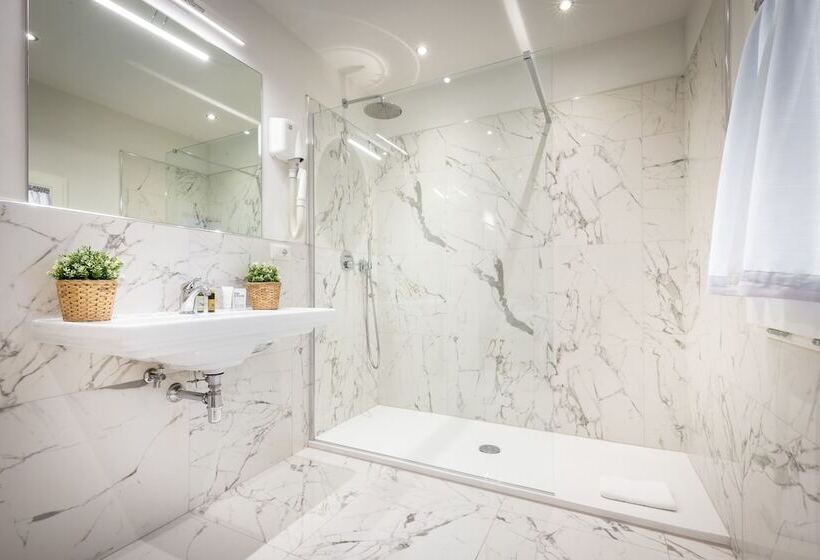 هتل Emma Small Luxury