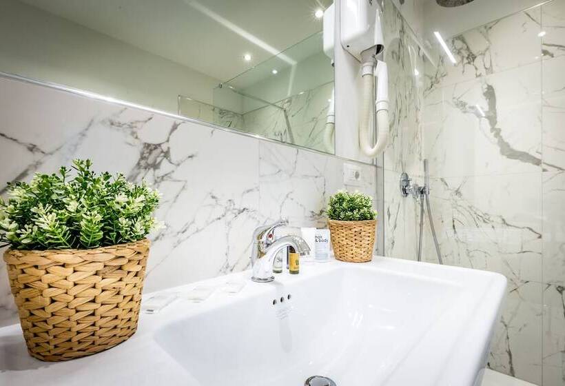 هتل Emma Small Luxury