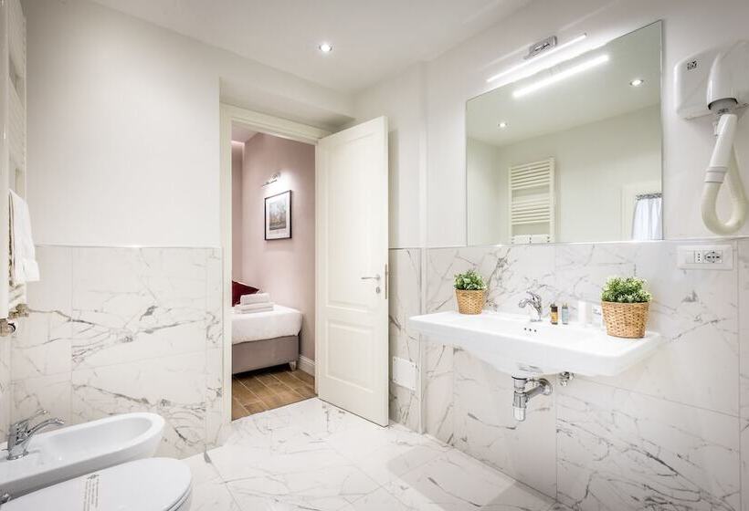 هتل Emma Small Luxury