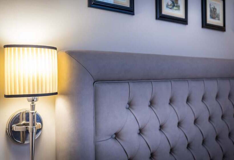 هتل Emma Small Luxury