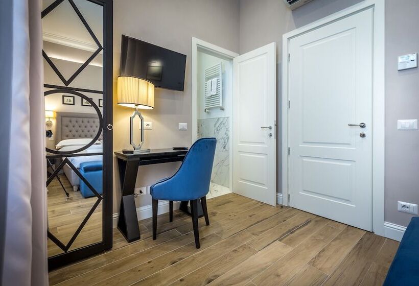 هتل Emma Small Luxury