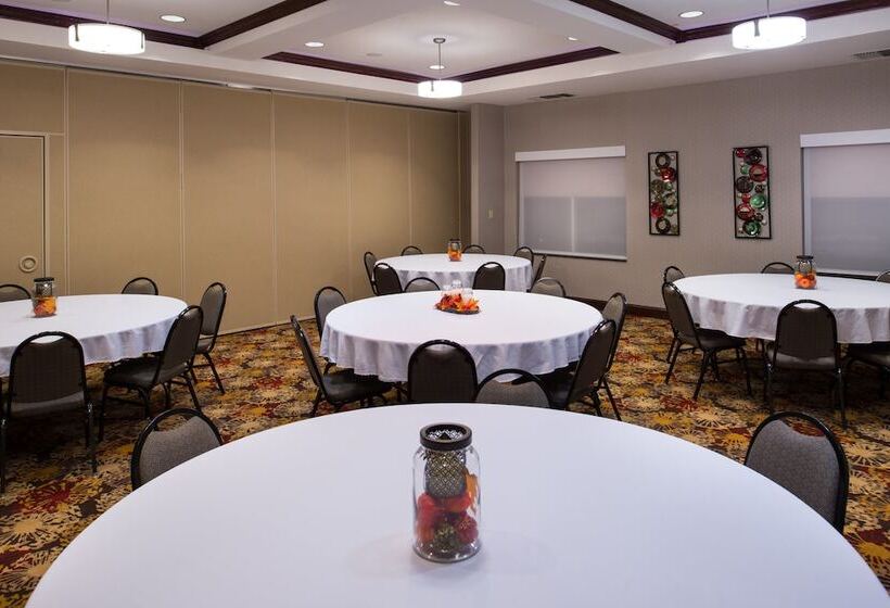 فندق Holiday Inn Express & Suites Pittsburg, An Ihg
