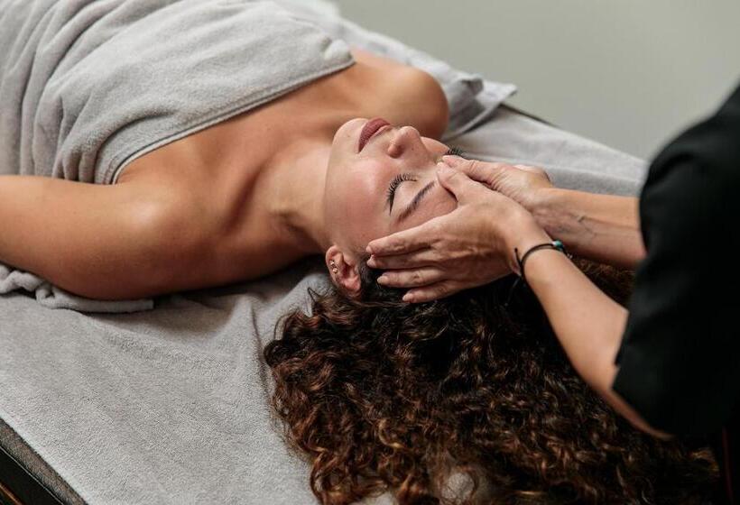 Liana Beach Hotel & Spa