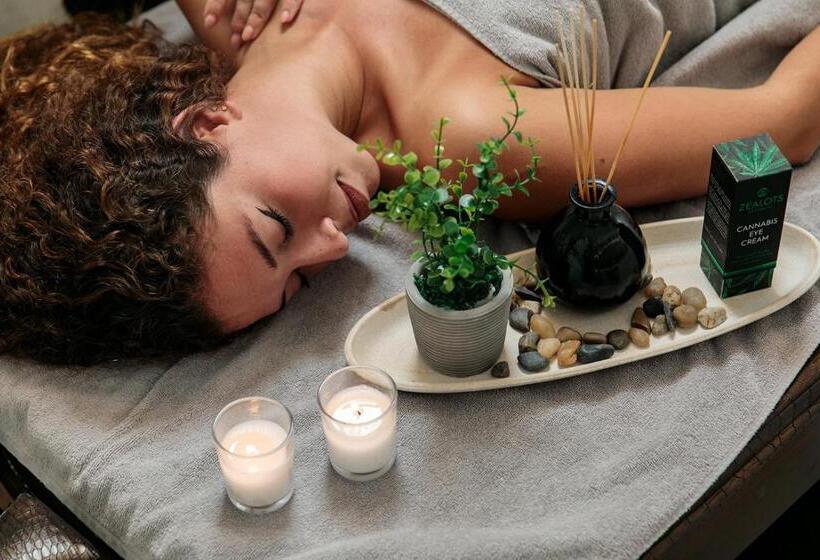 Liana Beach Hotel & Spa