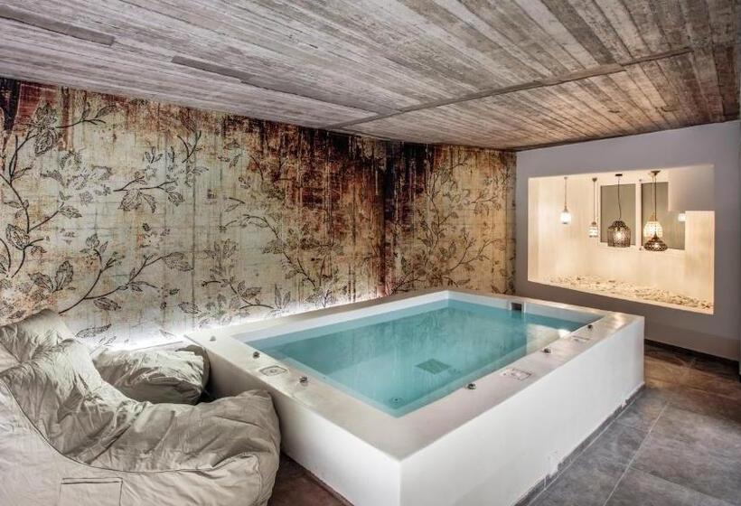 Liana Beach Hotel & Spa