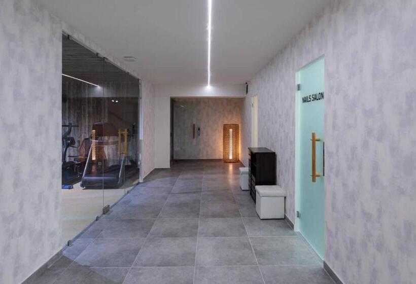 Liana Beach Hotel & Spa