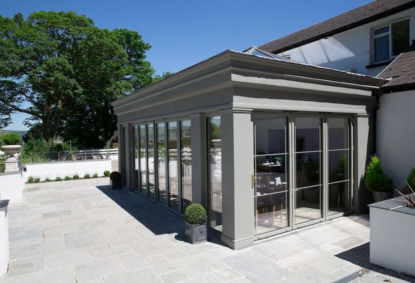 Отель Llechwen Hall