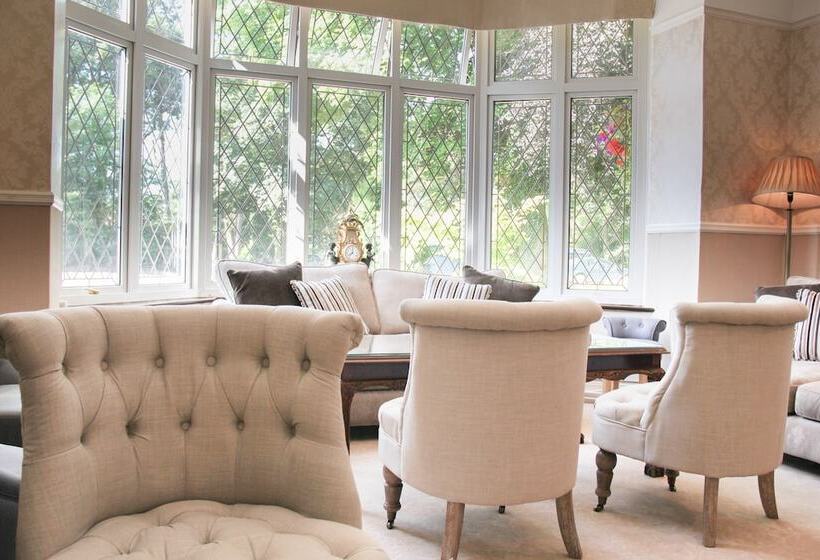 Отель Llechwen Hall