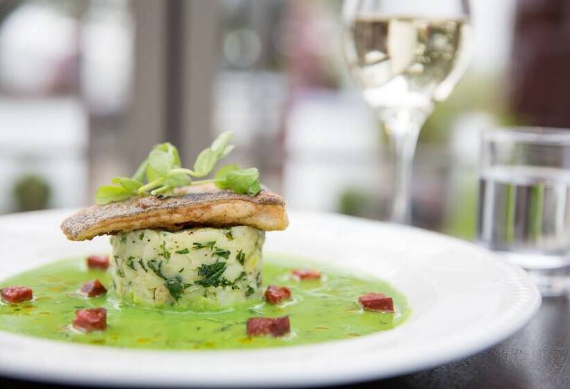 Отель Llechwen Hall